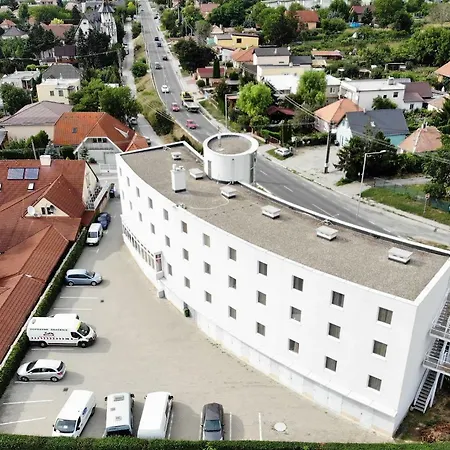 Lux 2*